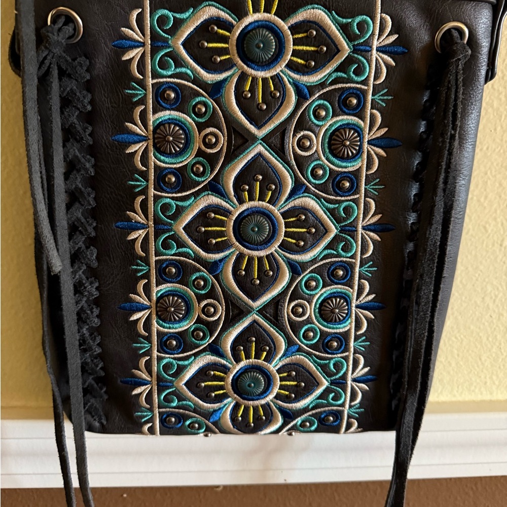 P&G Hand Embroidered Leather Accent Crossbody Bag.
Beautifully made! 🥰 - Picture 4 of 10